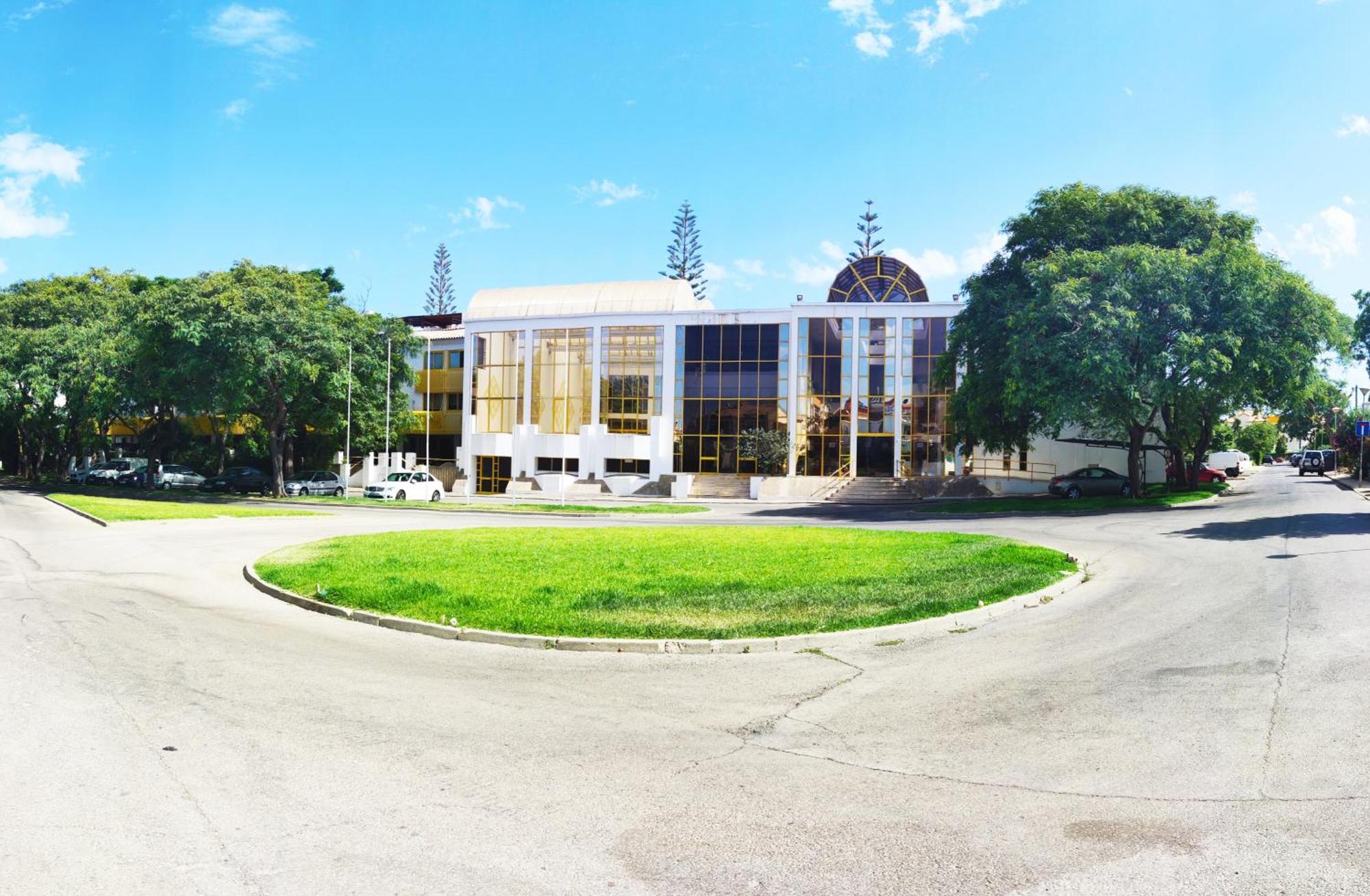 Moradia Geminada V0 - Localizacao Central - Privada Quarteira Cameră foto
